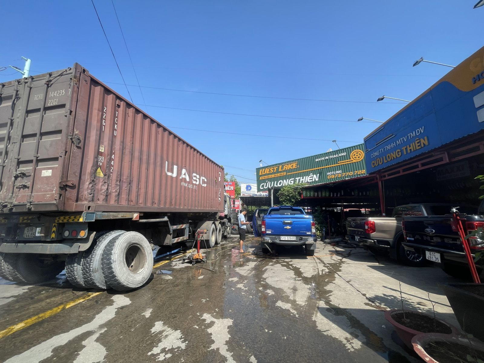 CÁCH BƠM HƠI XE Ô TÔ ĐÚNG CÁCH: HƯỠNG DẪN CHI TIẾT VÀ KIỆU QUẢ